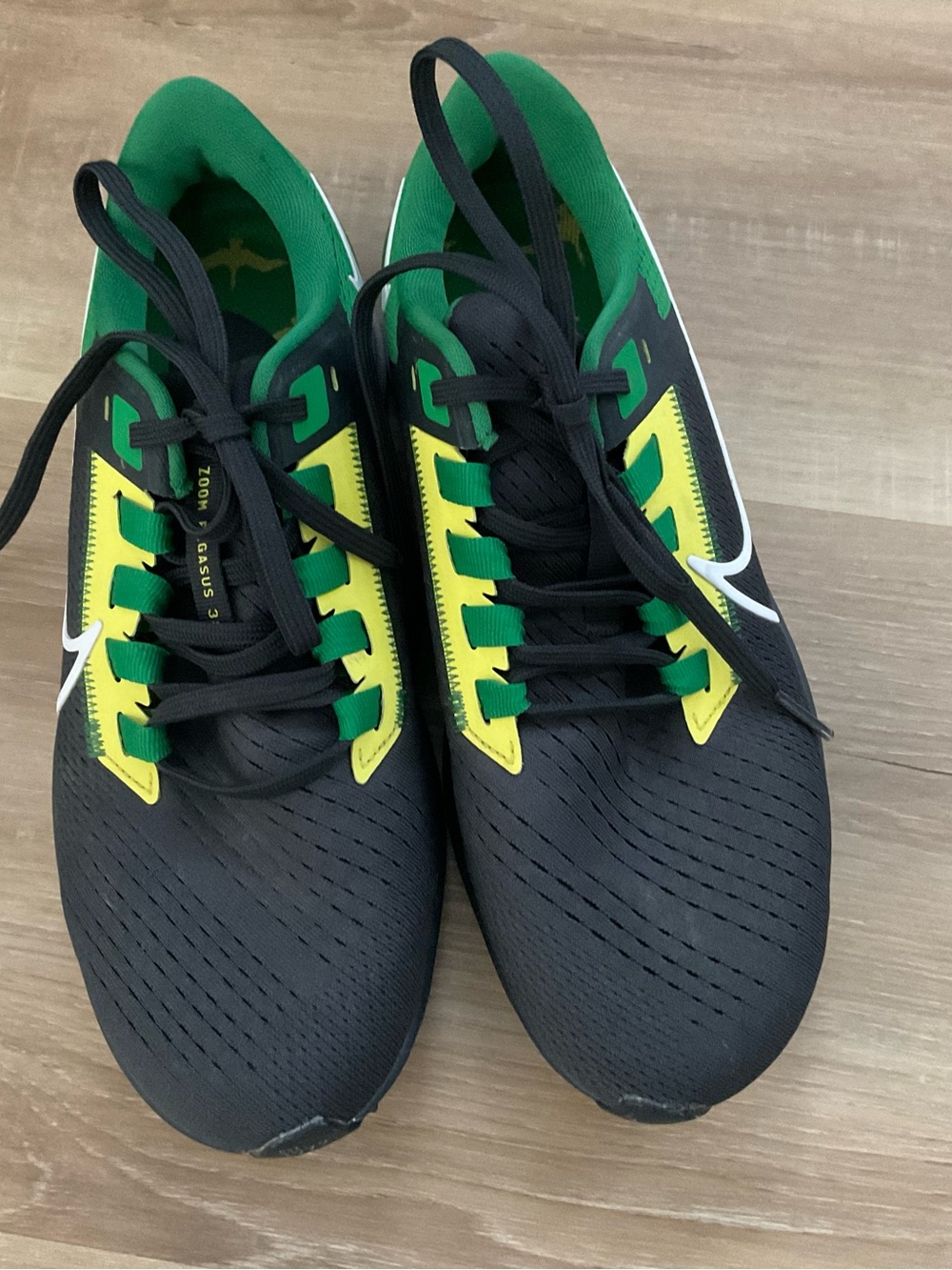 Nike Black Running Shoes with Green and Yellow Details
Oregon Ducks